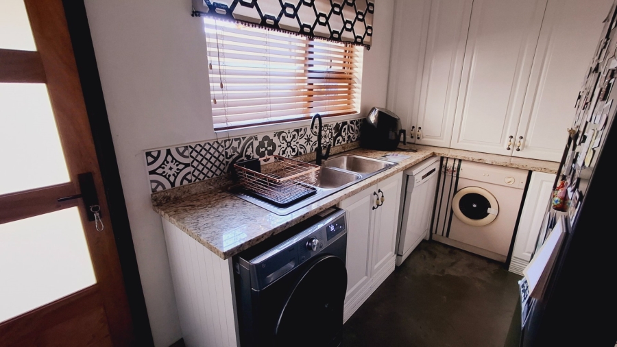 5 Bedroom Property for Sale in Roodia Free State